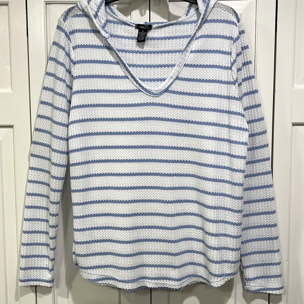 Rue 21 White & Blue Long Sleeve Women’s Top Size Xl